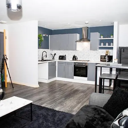 Stylish Two-Bedroom Salford Quays Apartment Manchester Exterior photo