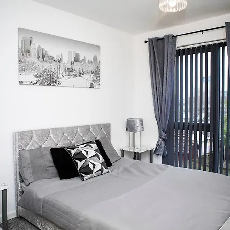 Stylish Two-Bedroom Salford Quays Apartment Manchester Exterior photo