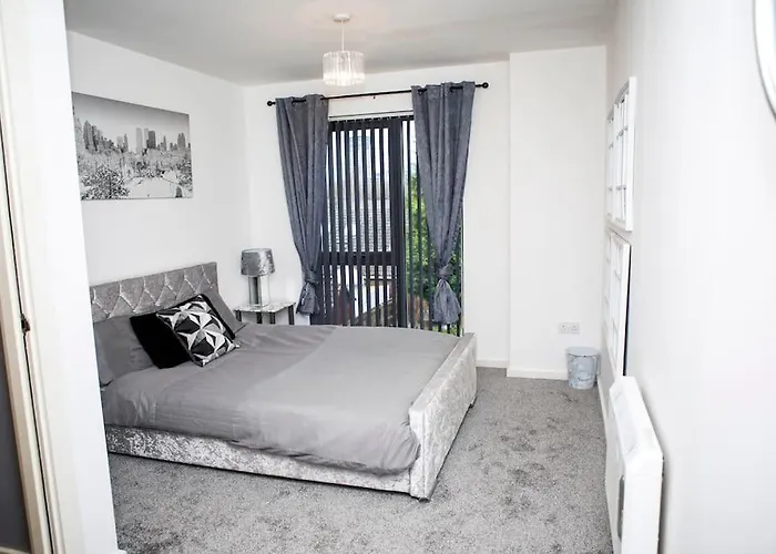 Stylish Two-Bedroom Salford Quays Apartment