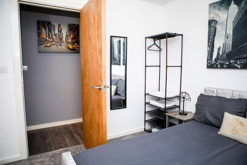 Stylish Two-bedroom Salford Quays Manchester