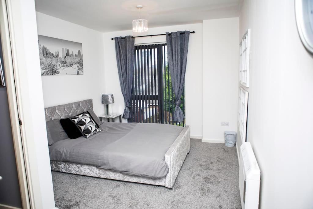 Stylish Two-bedroom Salford Quays Apartment Manchester