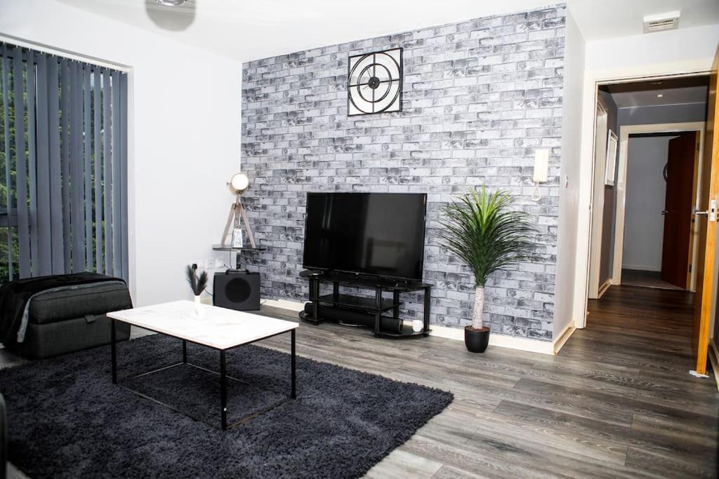 Stylish Two-bedroom Salford Quays *