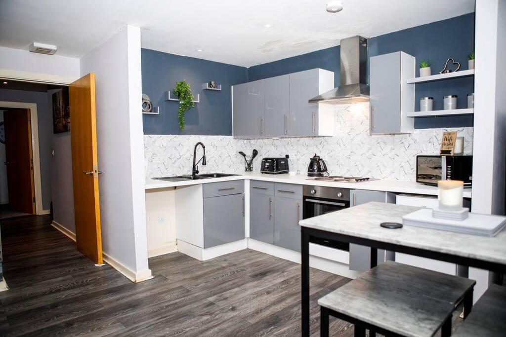 Stylish Two-bedroom Salford Quays