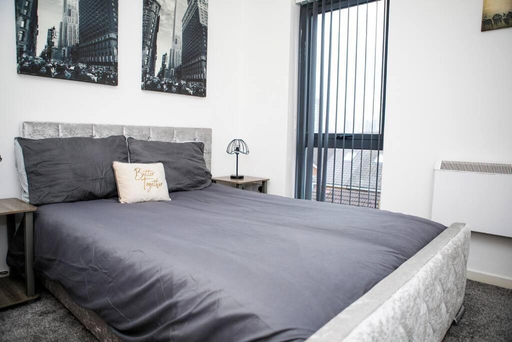 Apartment Stylish Two-bedroom Salford Quays Manchester