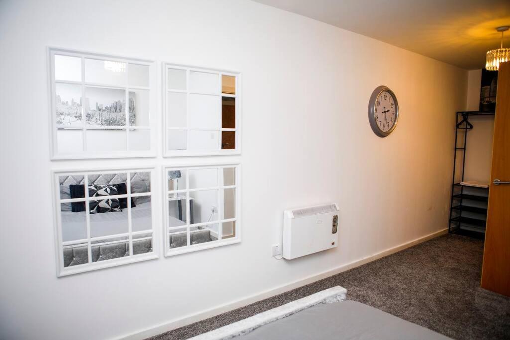 Stylish Two-bedroom Salford Quays Apartment