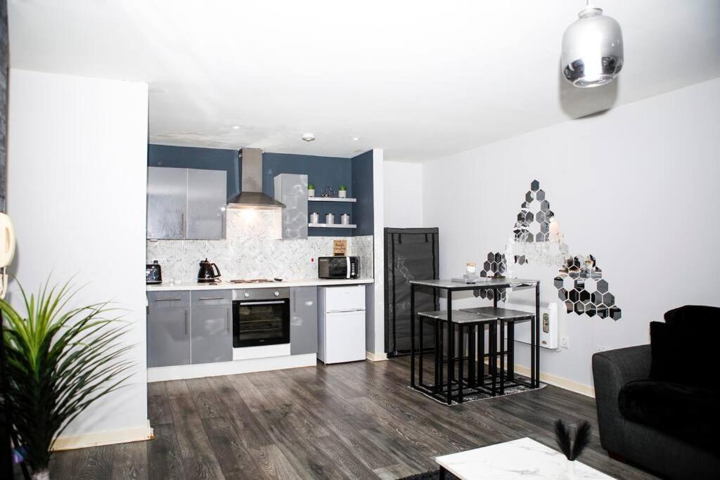 Stylish Two-bedroom Salford Quays *