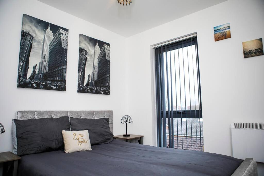Stylish Two-bedroom Salford Quays Apartment *