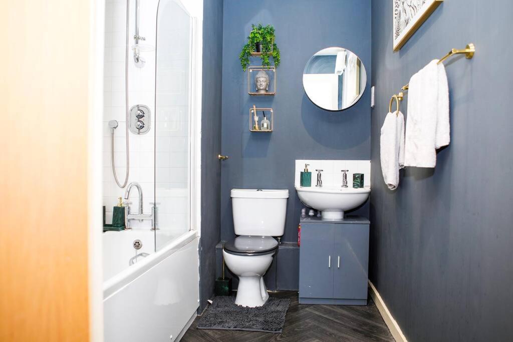 Stylish Two-bedroom Salford Quays *