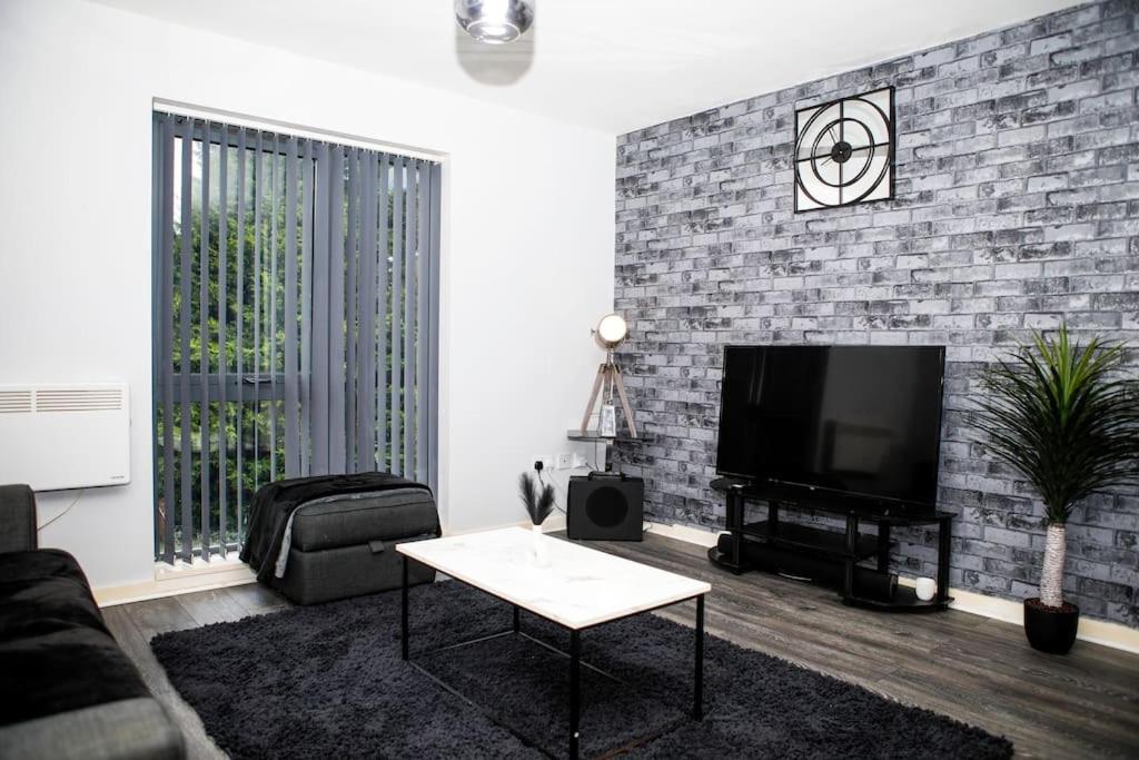 Stylish Two-bedroom Salford Quays